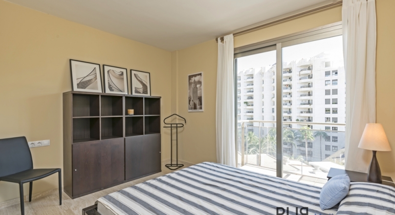 Apartment. A few steps from the Paseo Maritimo. Sea views. And above all, quiet.