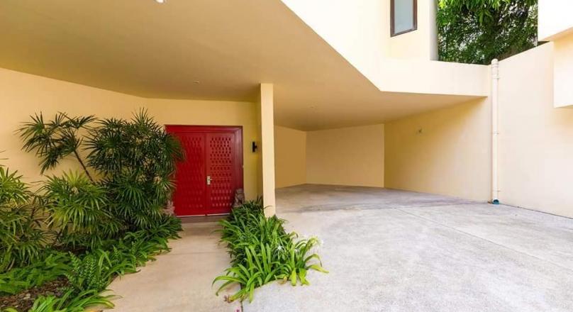 Phuket Quality Real Estate has the pleasure to present you with a beautiful 4 bedroom 6 bathroom villa