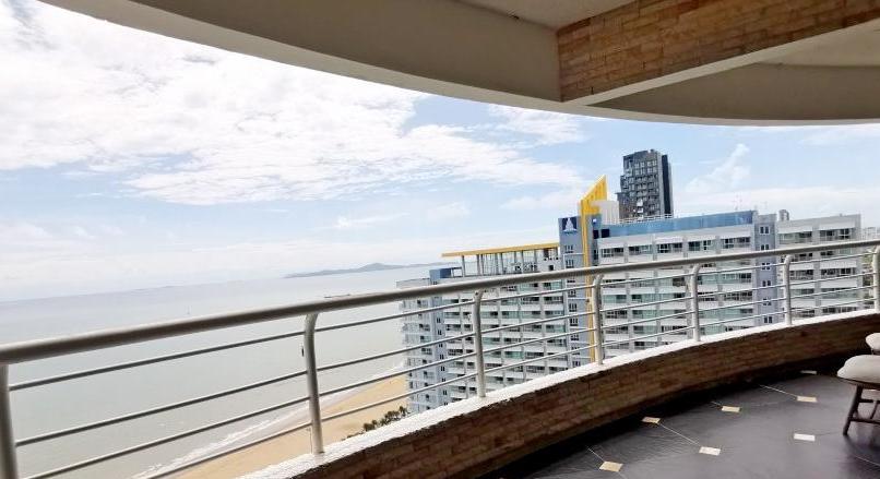 Luxury Beachfront Condo For Rent