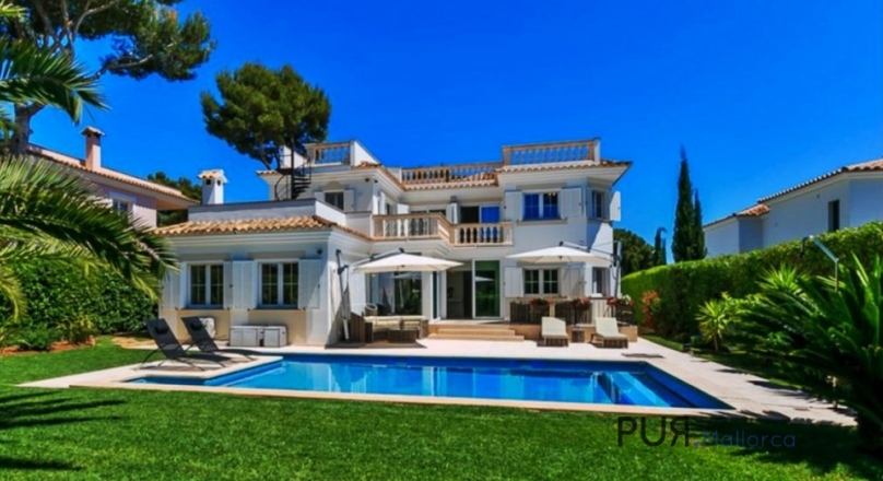 High quality villa in Nova Santa Ponsa. Luxury PUR. From A to Z. And of course sea views.