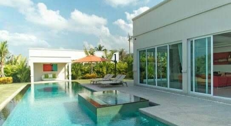 Pool villa