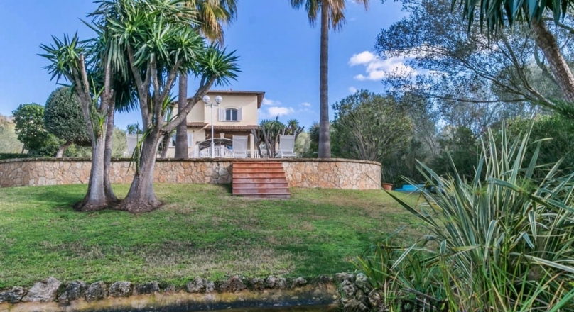 Sa Cabaneta. Spacious property just outside Palma. Villa with additional guest apartment.