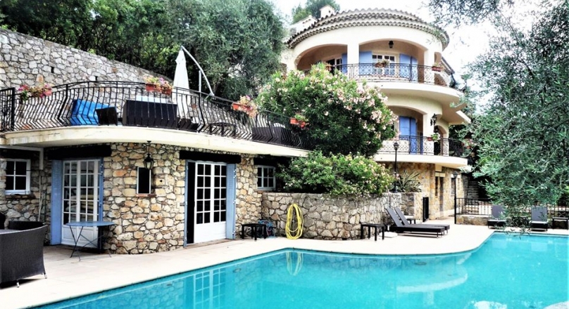 Cannes, California, villa with very large pool and large garage