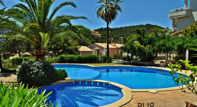 Camp de Mar. Very well maintained apartment. Very well maintained facility. Very close to the sea