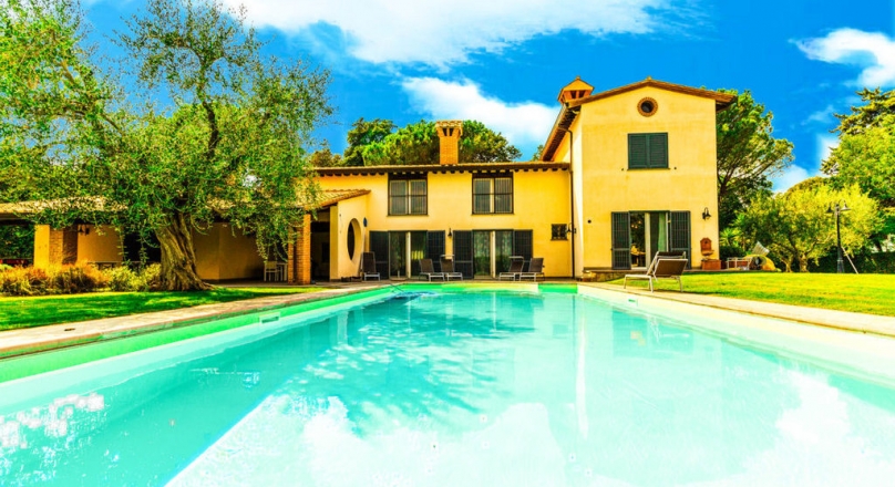 13 room luxury Villa for sale in Grosseto, Tuscany.