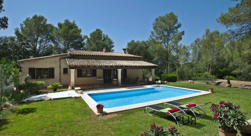Very well maintained finca in a quiet location. Between Pollenca and Alcudia. View of the Tramuntana.