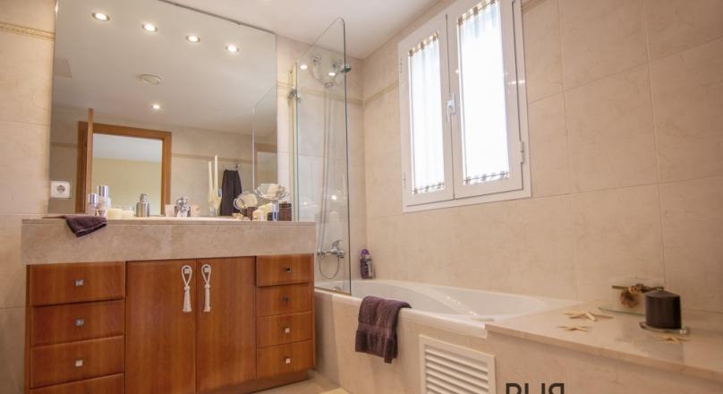 Townhouse with pool and sun terrace in Son Rapinya.