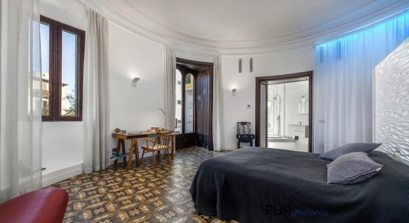 Santa Catalina. In great demand. Well maintained. Very stylish. Right in the middle of it and not just here.