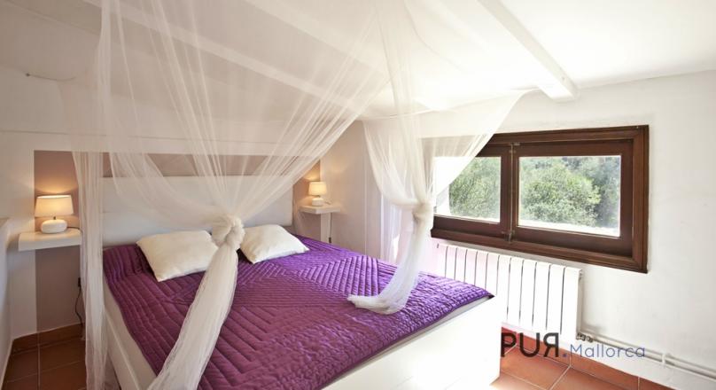 Between Sencelles and Pina. Ruberts. A small finca. With a lot of charm.