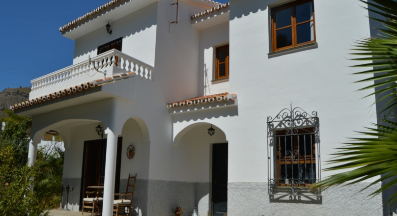 Large detached house on the edge of the Andalusian village of Alora.