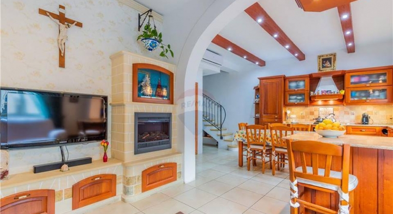 Mosta-New on the Market is this corner TOWNHOUSE !!