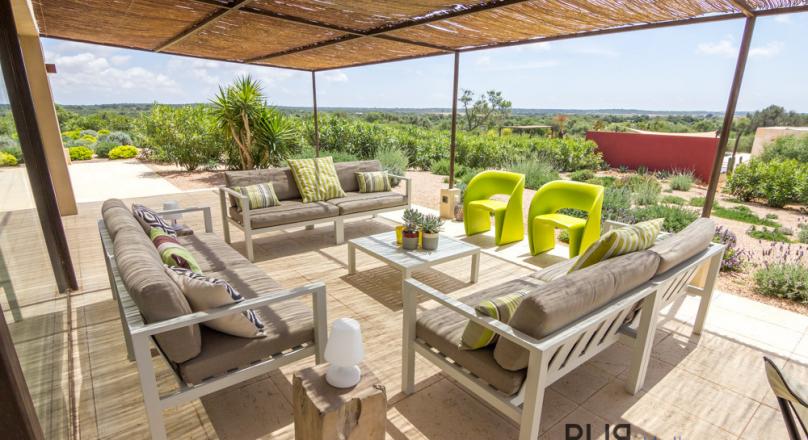 Actually a finca. But in truth a purist architect's villa in Rustico.