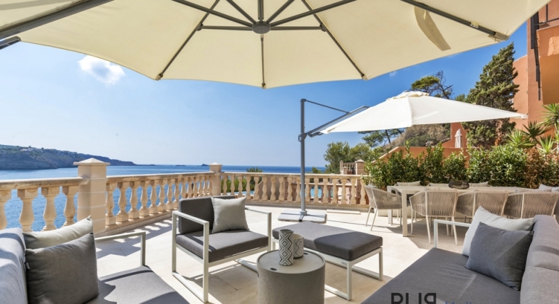 True luxury. Apartment. Santa Ponsa. Panoramic sea view. Completely renovated.