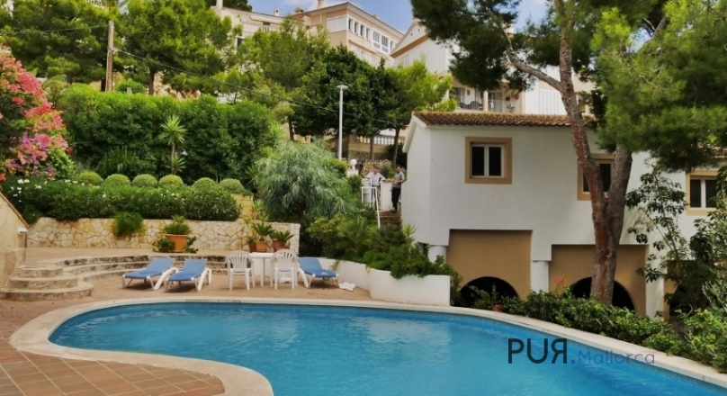 Cala Llamp. Villa in a small complex. With a lot of eyes. To La Mola. And. Look at the price.