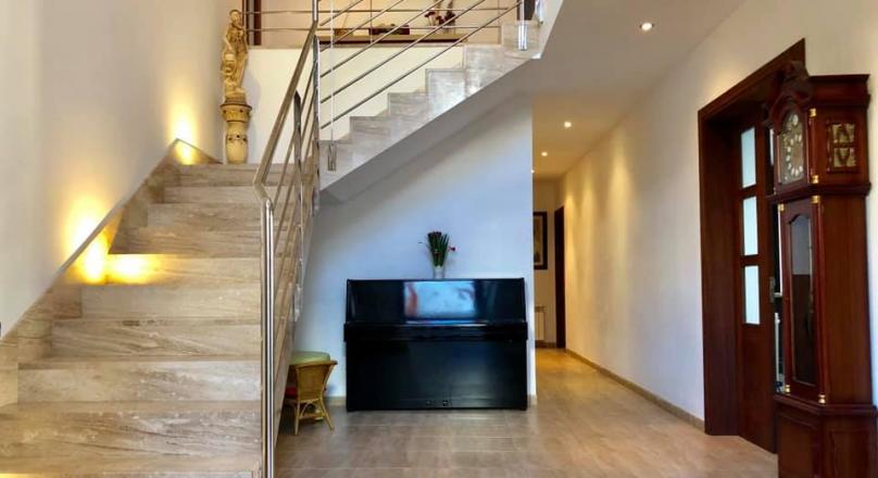 OPPORTUNITY!! SEMINUEVA HOUSE