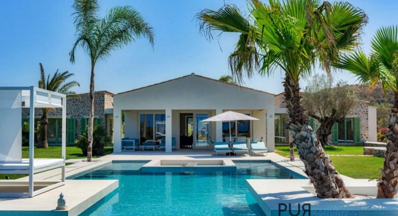 Luxury in the northeast. Finca with lots of space and a lot of sea views.