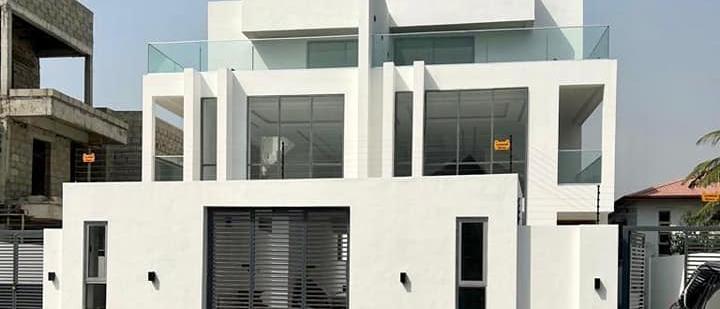 DECENTLY SPACED AND PROPERLY FINISHED 4 BED SEMI-DETACHED DUPLEX