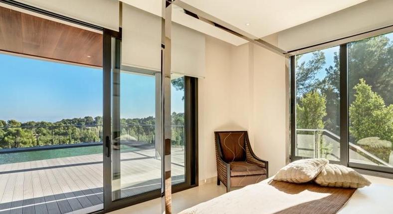 Villa. Close to the golf course. Brand new. Equipment high end.