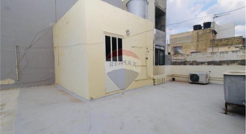 MARSASCALA - APARTMENT FURNISHED AND 3 BEDROOM !!