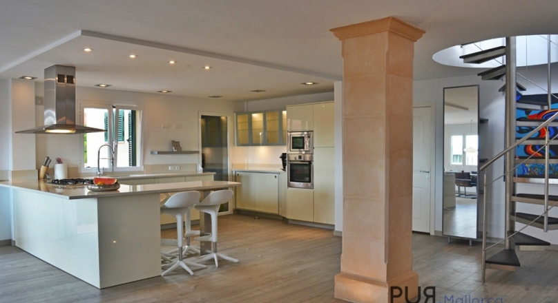 Stylish penthouse - apartment. Partly furnished. Holiday rental license.