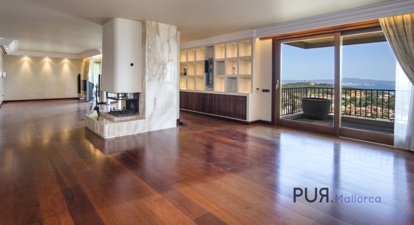 Luxury Apartment. Genova. The district above the roofs of the Capitale.