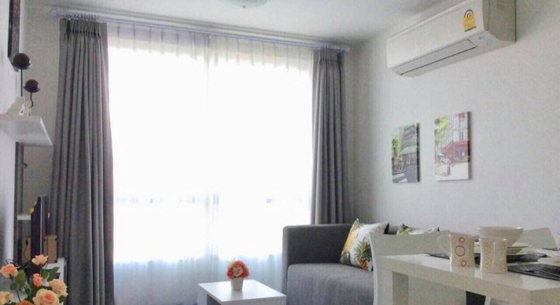A 37.5 Sq M. One bedroom and separate living area and kitchen on 5 Floor at D' Vieng Santitham Condo.