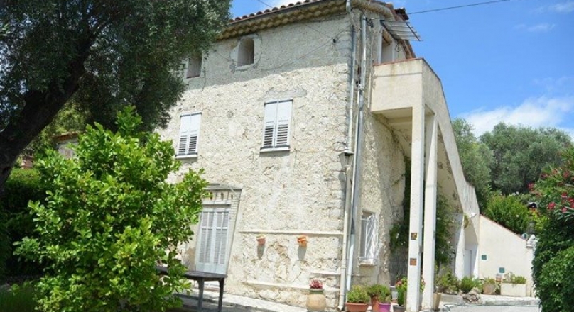 MOUANS-SARTOUX: 5 rooms house of about 105 sqm