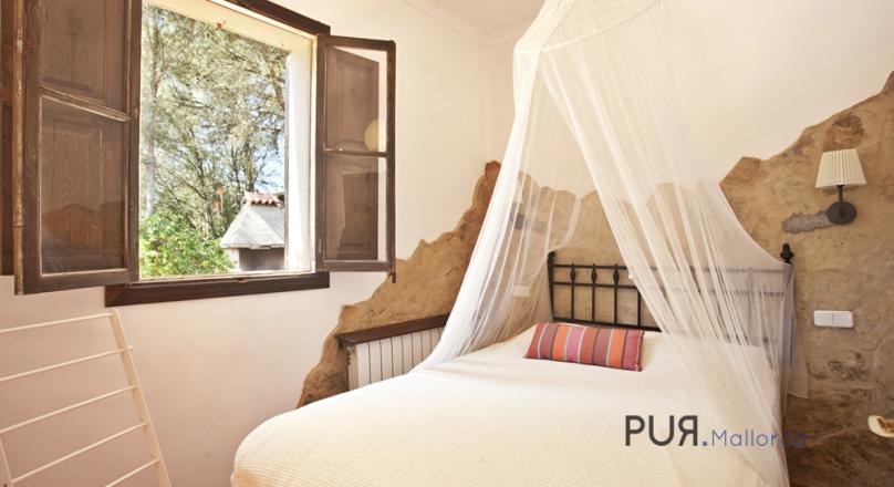 Between Sencelles and Pina. Ruberts. A small finca. With a lot of charm.