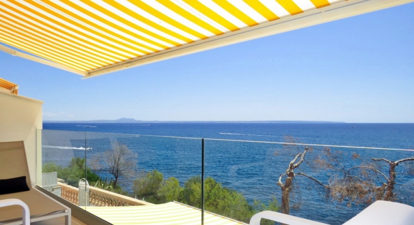 Panoramic sea view. First line. Access to the sea. Apartment. Newly renovated.