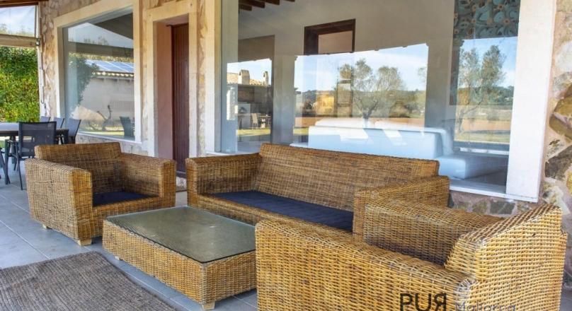 Finca. Gem. Groomed. And completely mallorquin. In Petra. Inland.