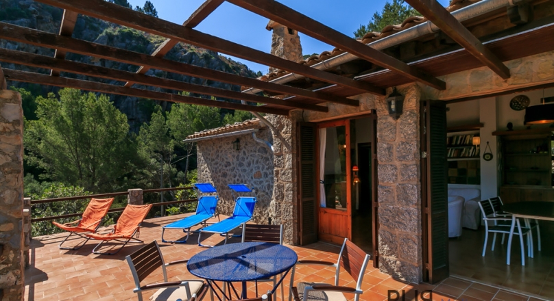 Cala Deia. Your new house beach. A house. A truly rare offer. Mallorca PUR.