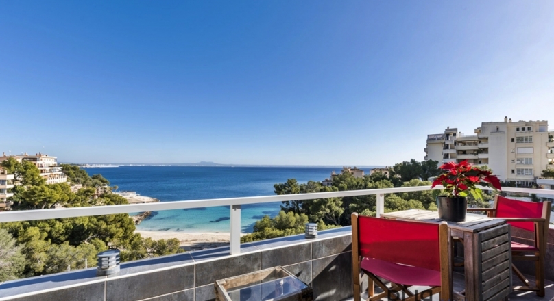 Location .View. Perfecto. And the beach on your doorstep.