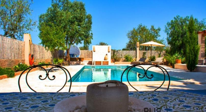 Villa. Near the beach. Lots of space. Well maintained. Separate guest studio.
