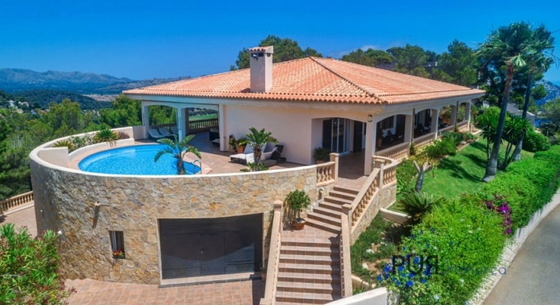 Villa. With a lot of space. With a lot of sea view. And with a lot of high-quality equipment.