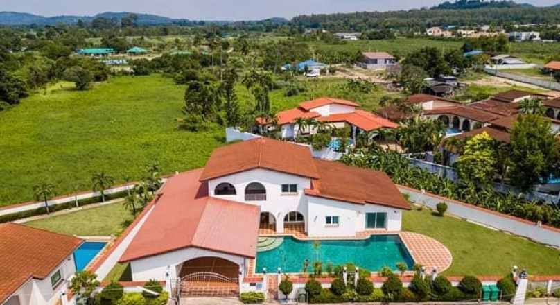 Pool villa for sale at Mabprachan Lake, Near Highway 7, Pattaya