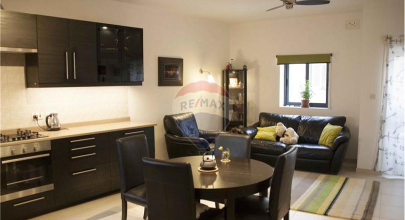 Modern 3 bedroom seaview apartment in Xghajra