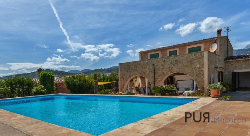 Selva - Such a look at the front door? Finca with stunning views of the Tramuntana.