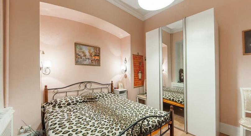 4 rooms (2 bedrooms) apartment in historical centre for sale in Moscow, Russia