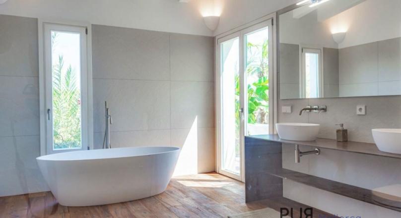 Luxury in the northeast. Finca with lots of space and a lot of sea views.