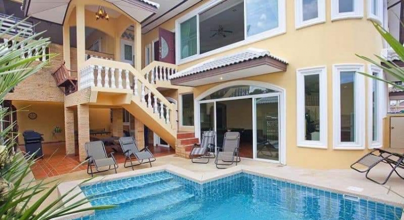 Huge 7 bed pool Villa on Soi Kao Talo reduced price