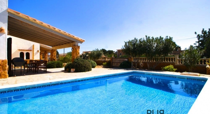 Cala Santanyi. A chalet. With pool. All Mallorcan. And we mean. Cheap.