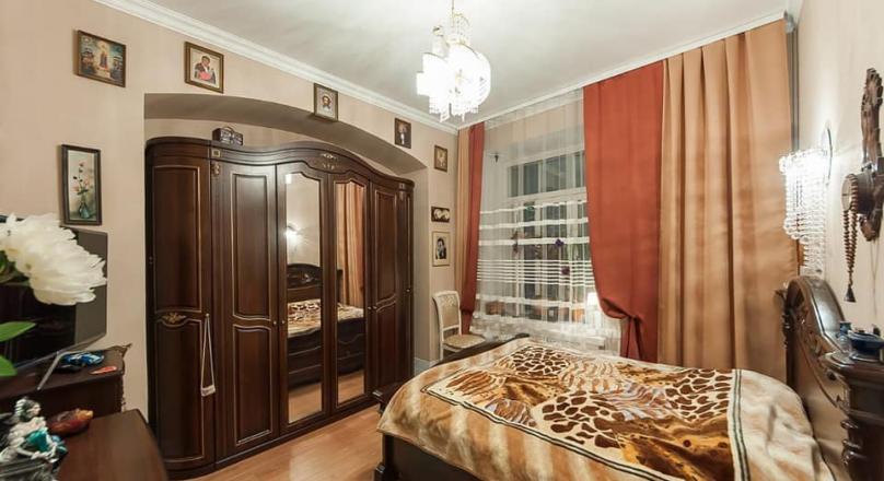 4 rooms (2 bedrooms) apartment in historical centre for sale in Moscow, Russia