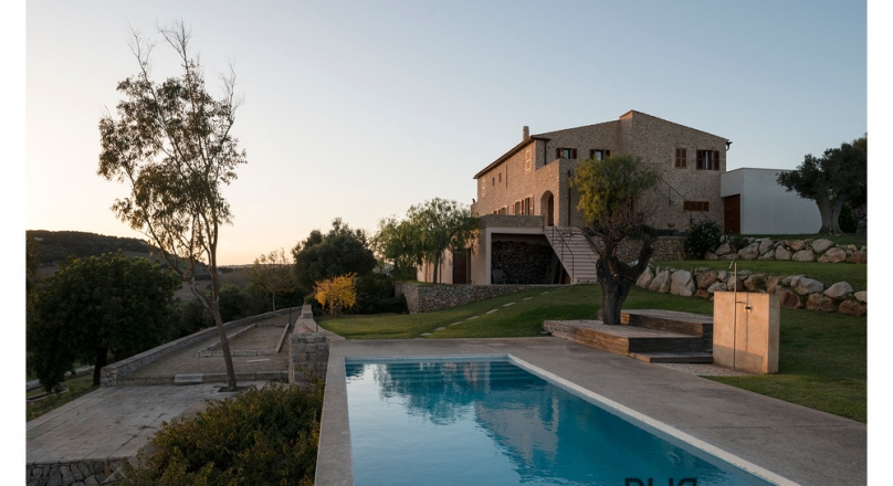 If you are looking for a Finca, on real high quality Finca. You will not pass this one.