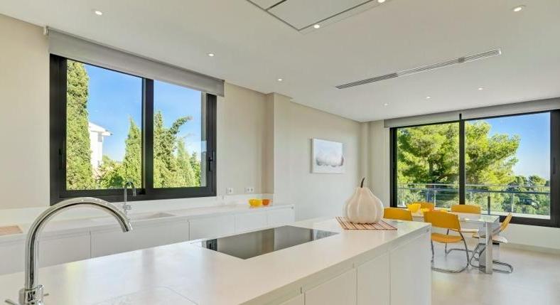 Villa. Close to the golf course. Brand new. Equipment high end.