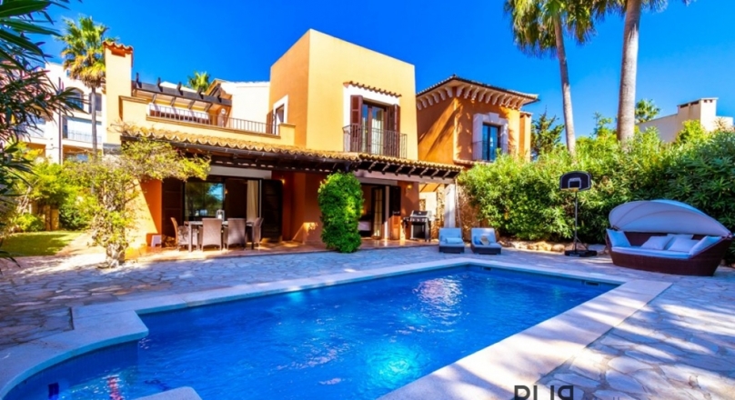 Santa Ponsa. At the golf course. Villa. Enjoy the advantages of having your own house in a complex.