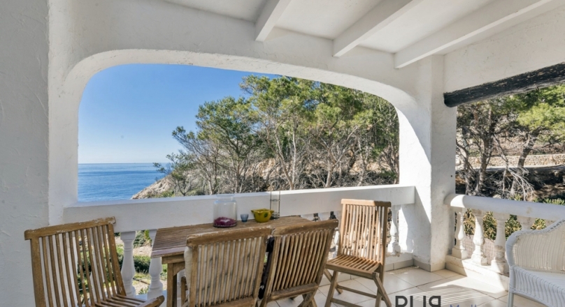 Port d'Andratx. Apartment. Stylish. Sea views. And the price is right. What more do you want.