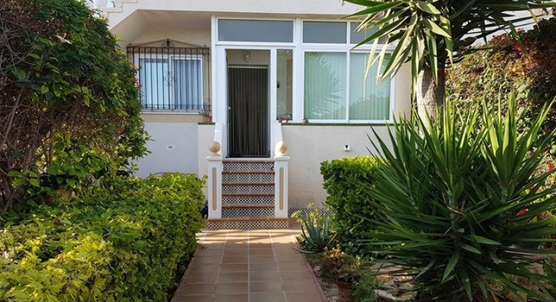 SOUTH FACING BUNGALOW IN LA ZENIA , 600 M FROM THE BEACH