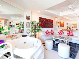 Large, bright and airy studio apartment now fully renovated and beautifully