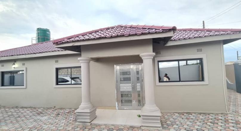 HOUSE FOR SALE IN KABANANA SIT AND SERVICE
