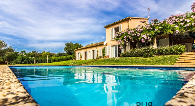 Not just for golfers. 10 minutes from Palma. 2 minutes from the golf course.